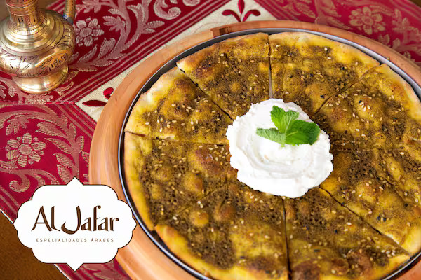 Manakeesh de zaatar c/ coalhada ao centro (Cópia)