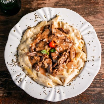 Penne ao Molho 4 Queijos com Filé Mignon - Individual