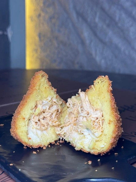 COXINHA DE FRANGO COM CATUPIRY