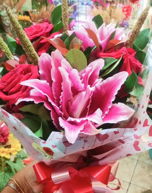 Buquê Misto Lírios e Rosas Pequeno