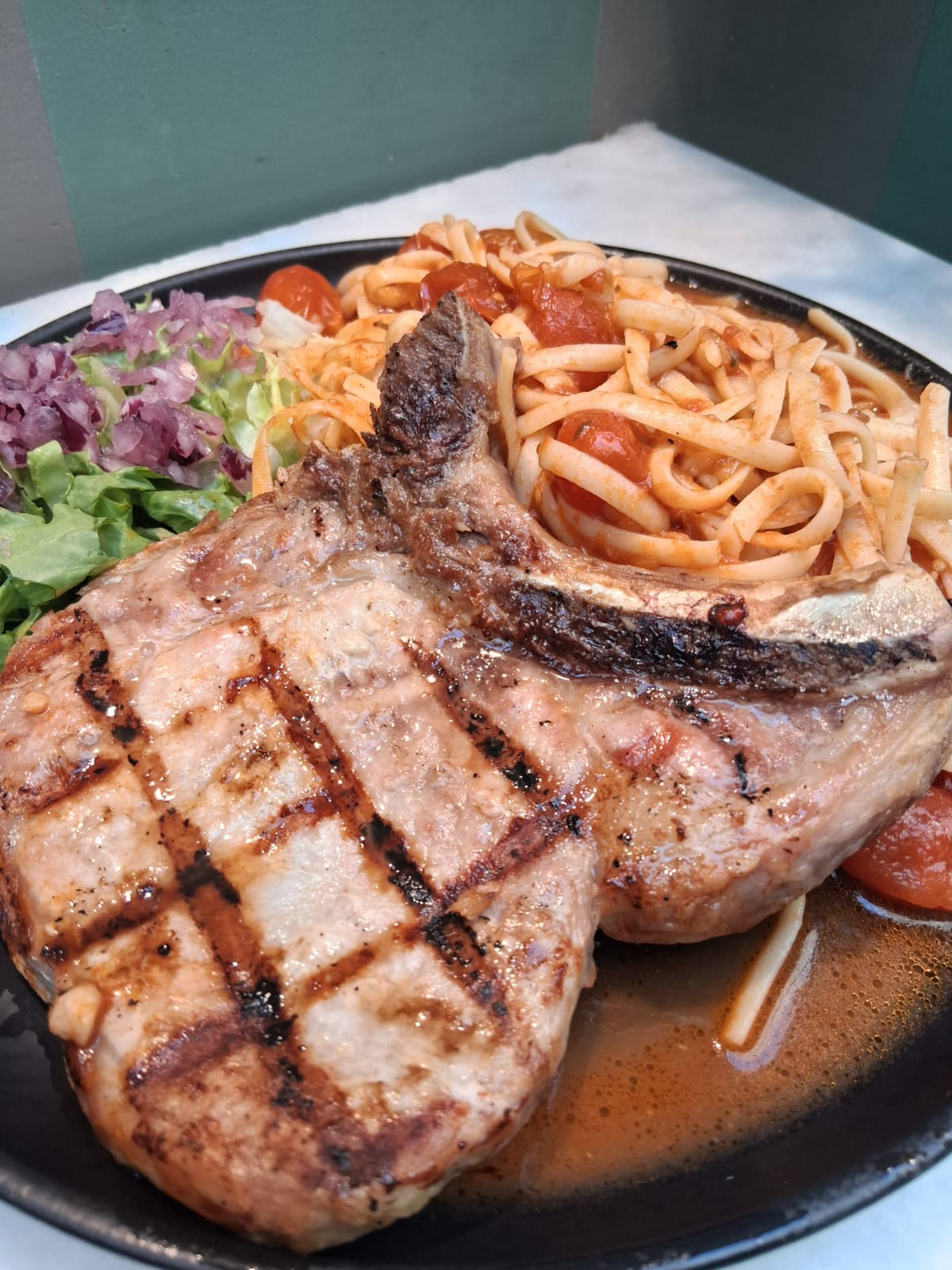 CARRÉ SUÍNO C/ LINGUINE