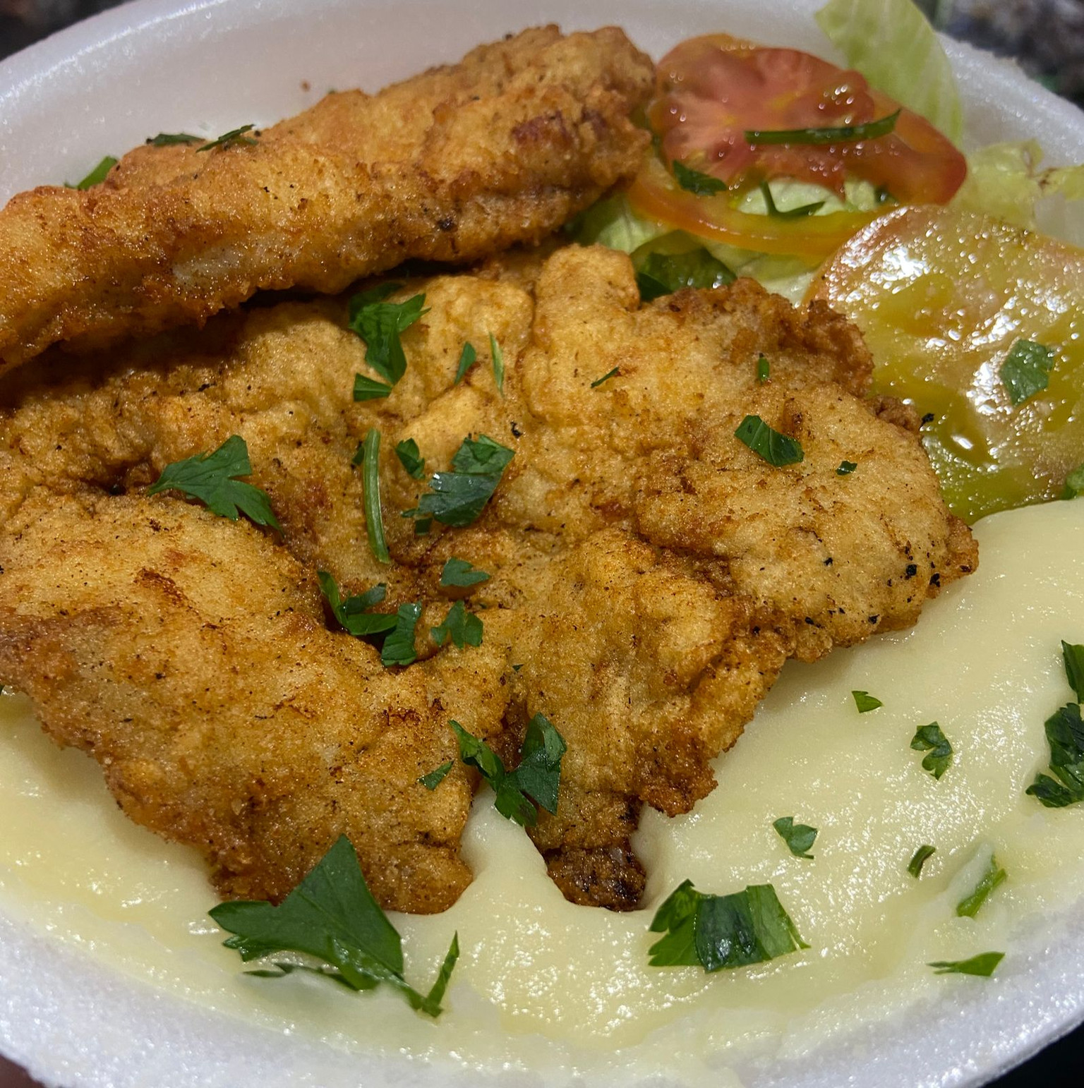FILÉ DE FRANGO EMPANADO C/ PURÊ 