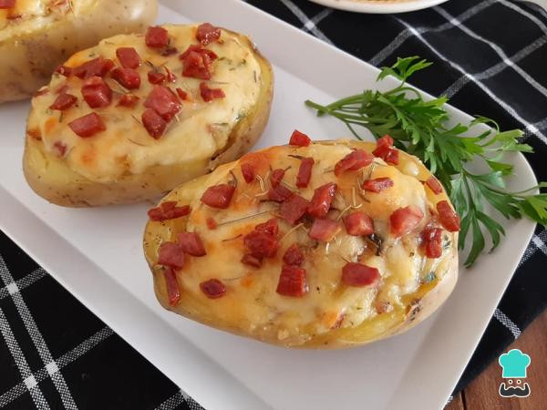 Batata Recheada Calabresa c/ Requeijão Cremoso