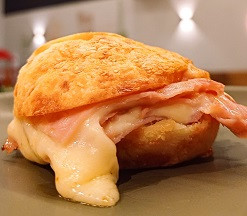 PANINI PAO DE QUEIJO