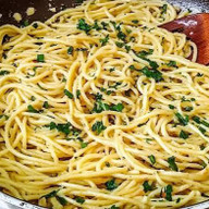 MACARRÃO ALHO E OLEO