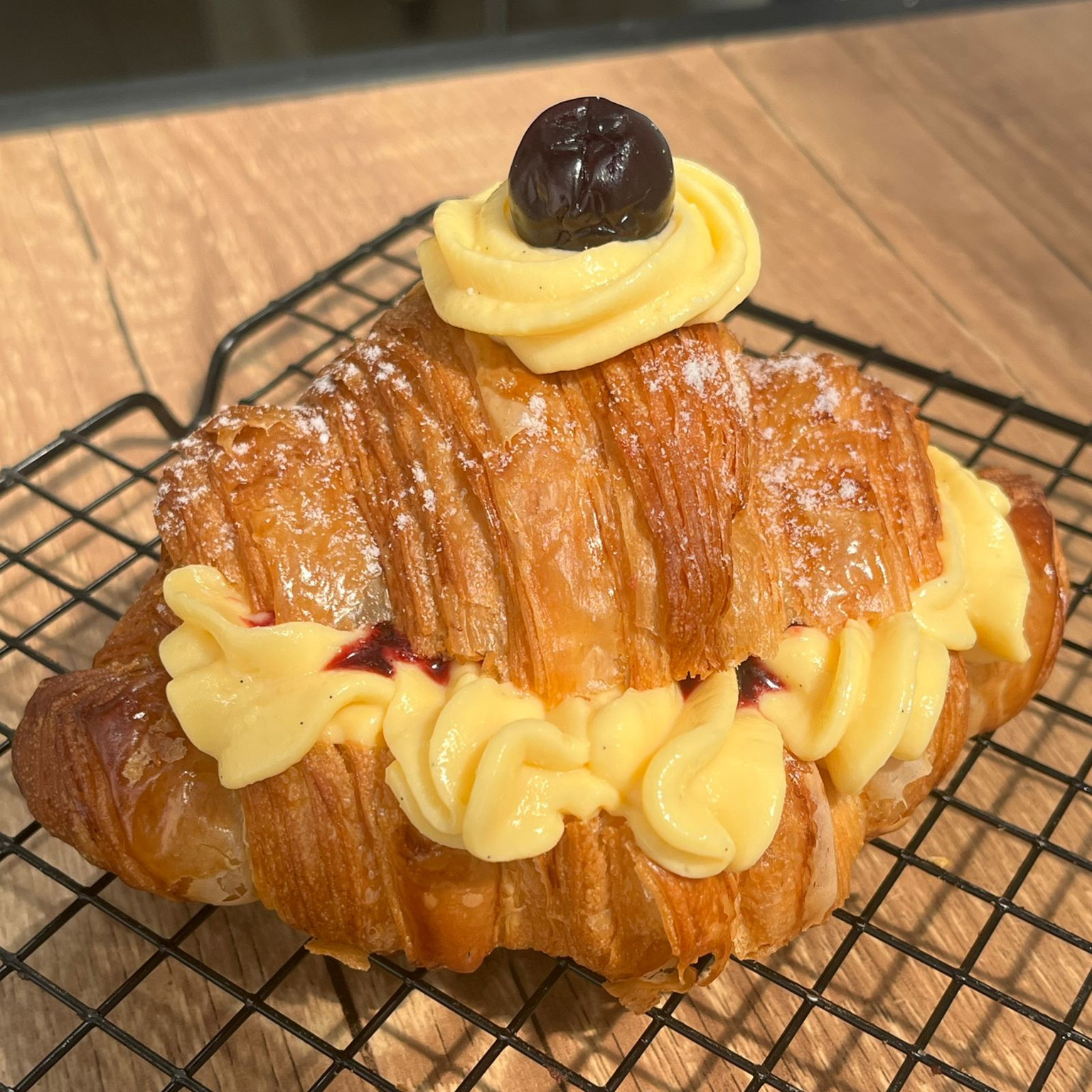 Croissant Creme Patsserrie e Calda de Amarena