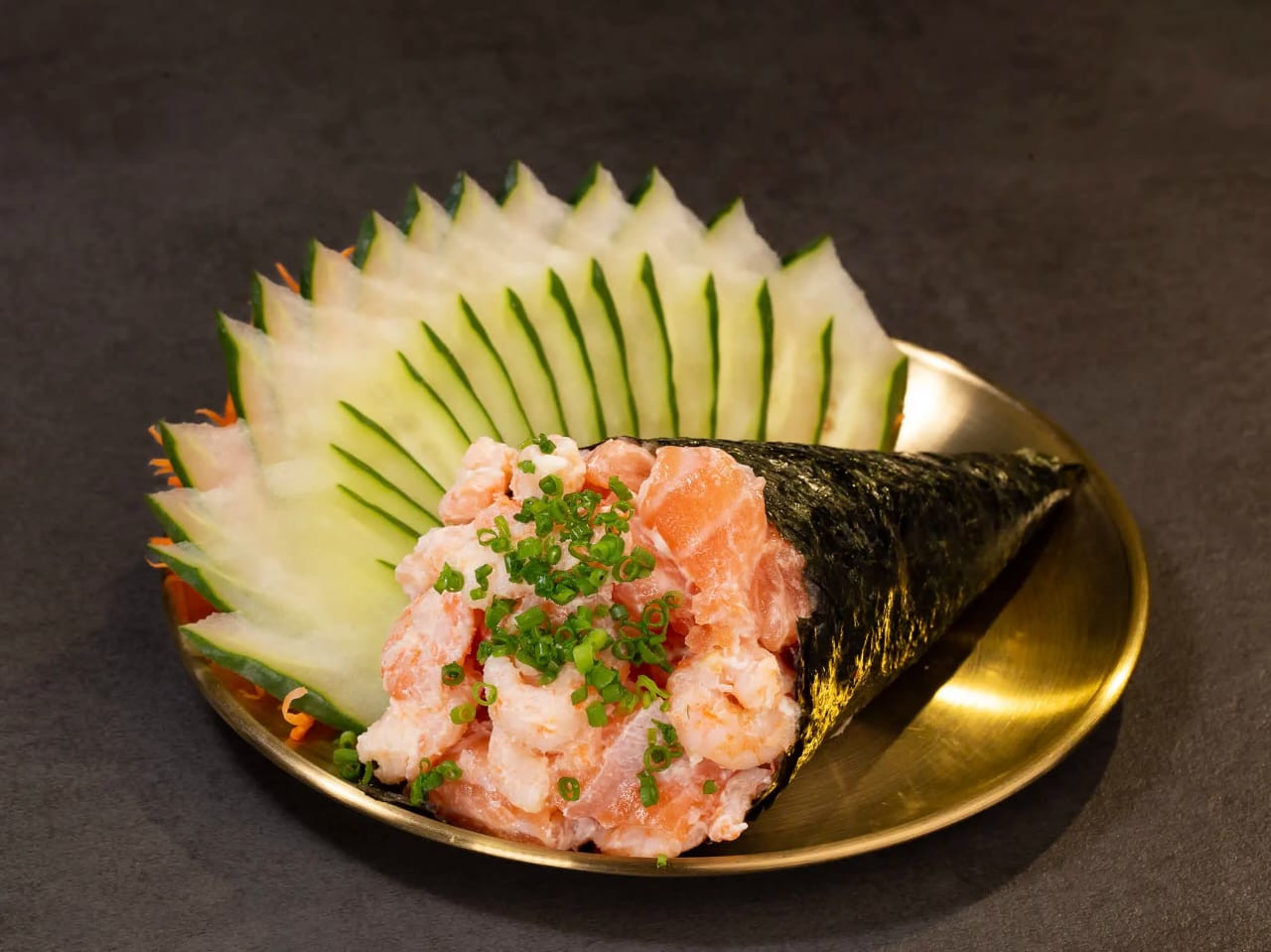 Temaki Salmão e Camarão s/ arroz e cheese
