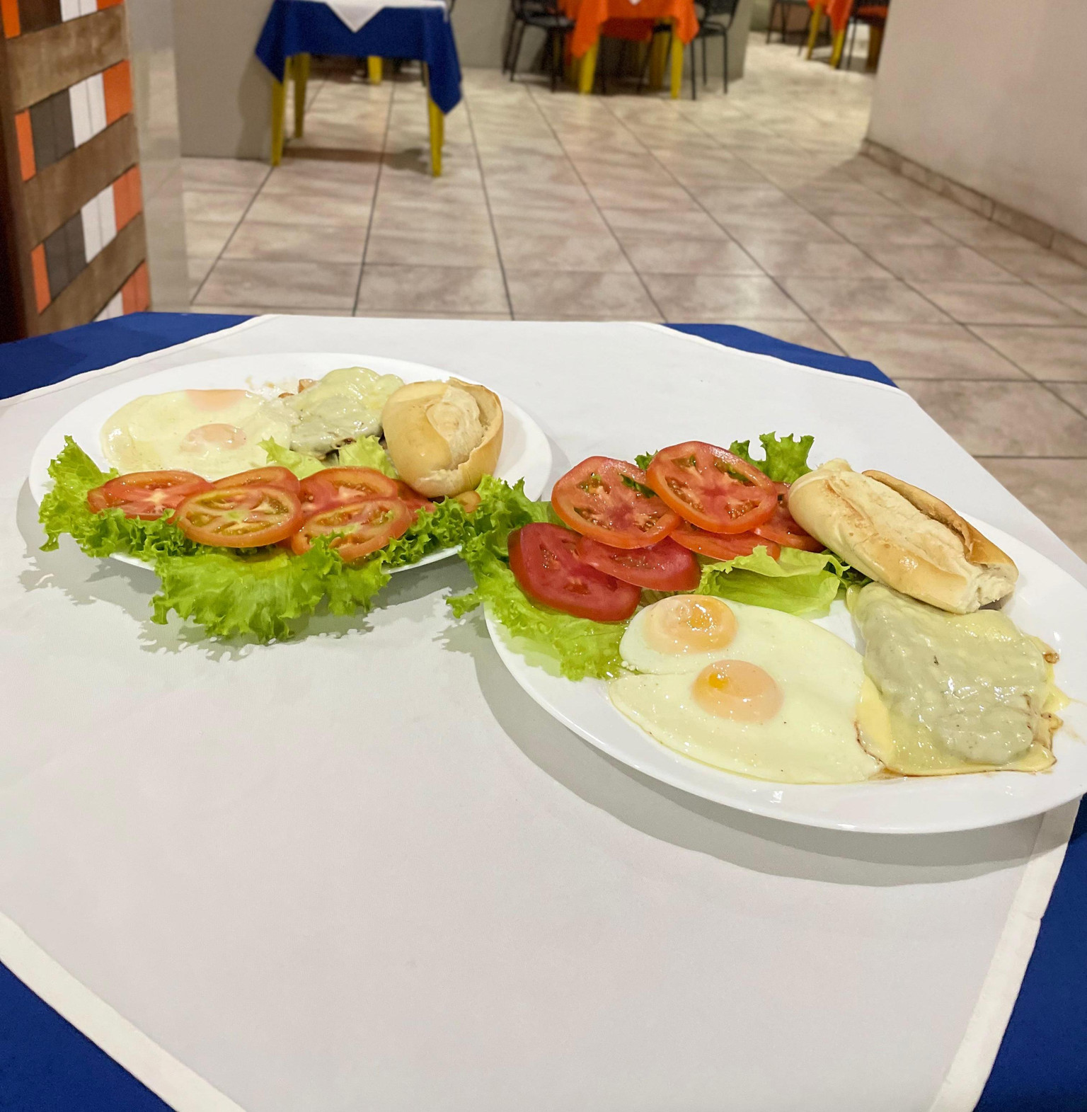 LANCHE PAULISTINHA ABERTO NO PRATO