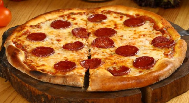 PIZZA DE PEPPERONI