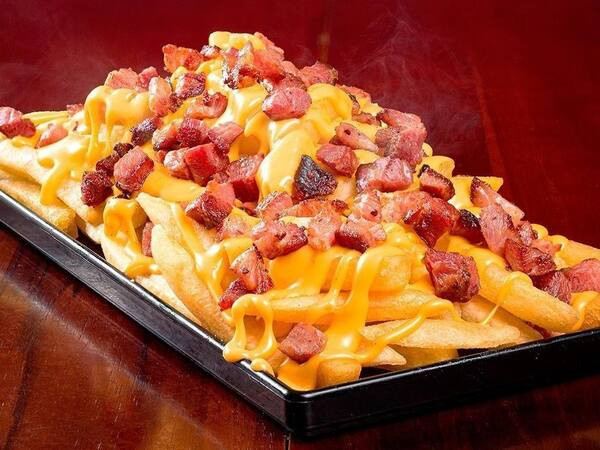 Fritas com cheddar e bacon