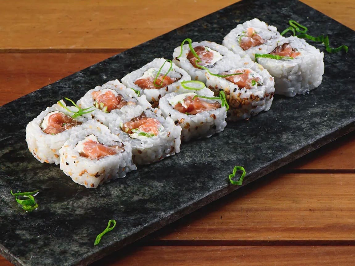 URAMAKI TADASHI (10 PEÇAS) COLOCAR O SABOR NA OBSERVAÇAO