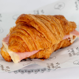 CROISSANT PRESUNTO E QUEIJO