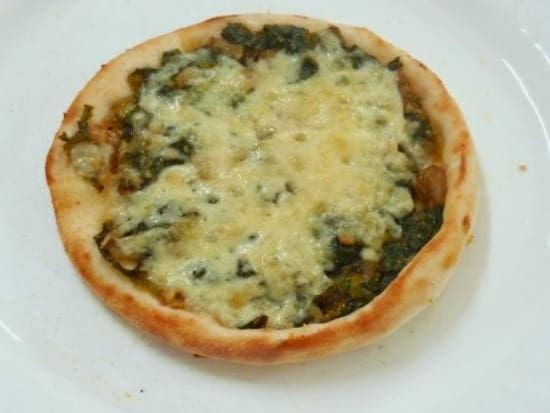 Esfiha Escarola com Queijo