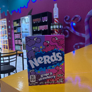 BALA NERDS UVA E MORANGO