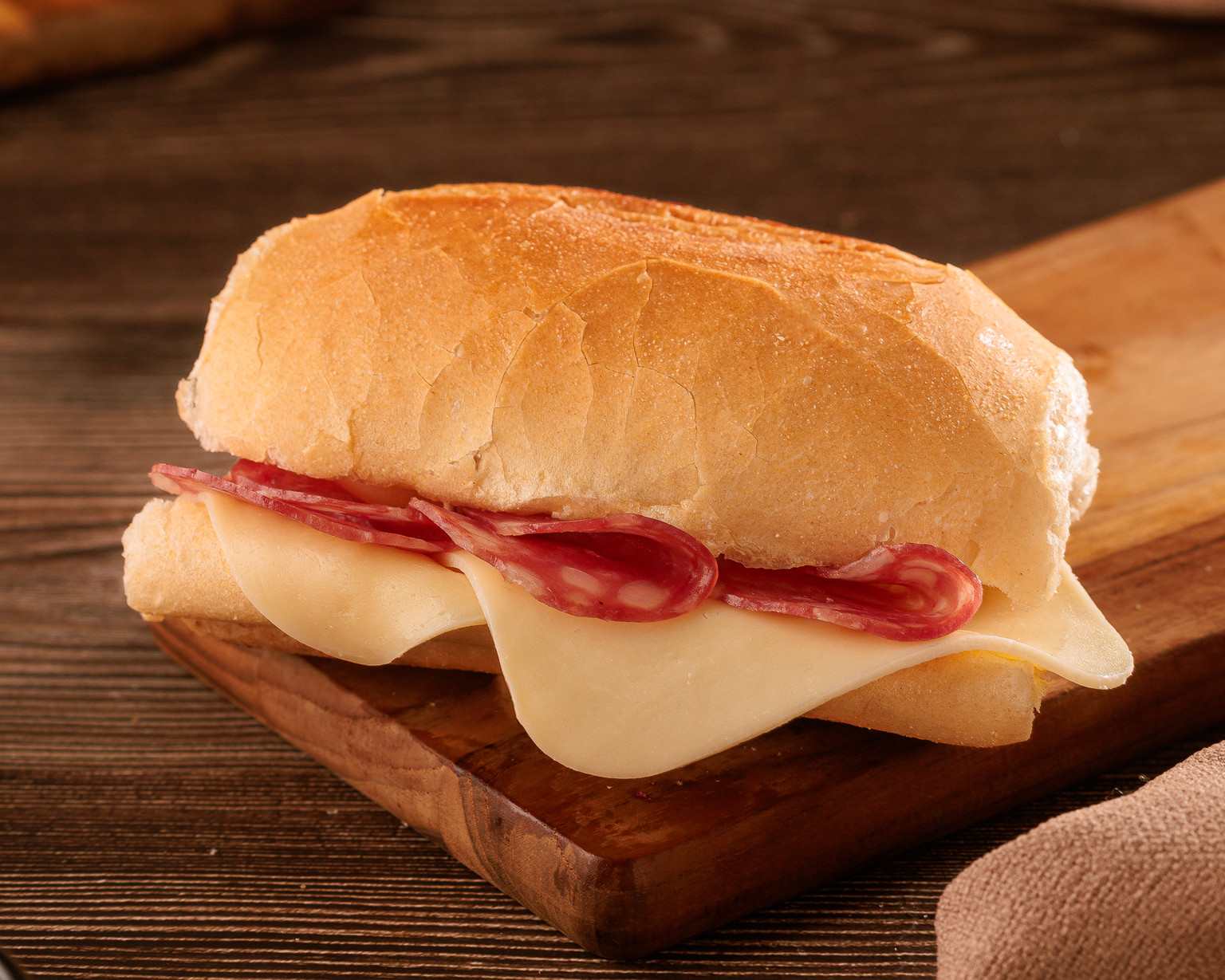 PÃO COM QUEIJO E SALAME