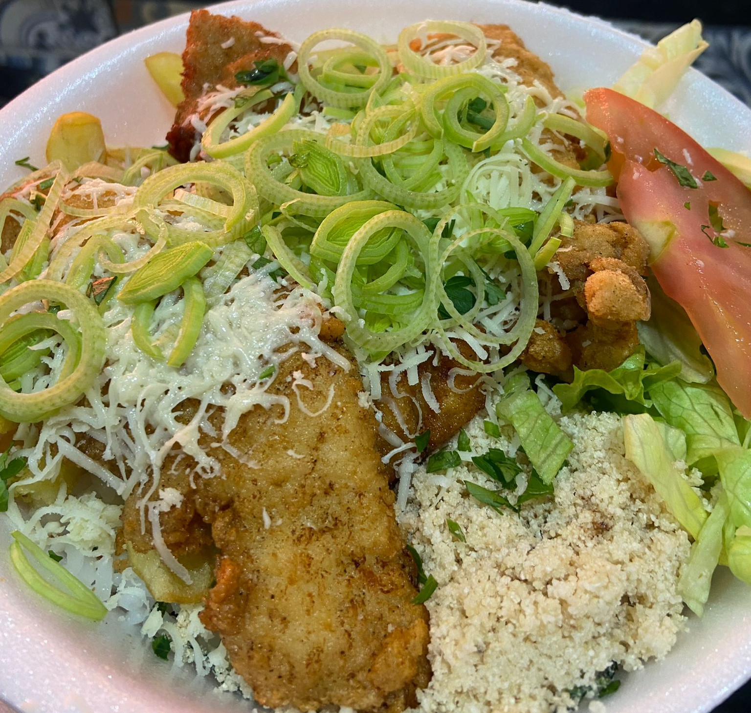FILÉ DE FRANGO EMPANADO C/ ALHO PORÓ