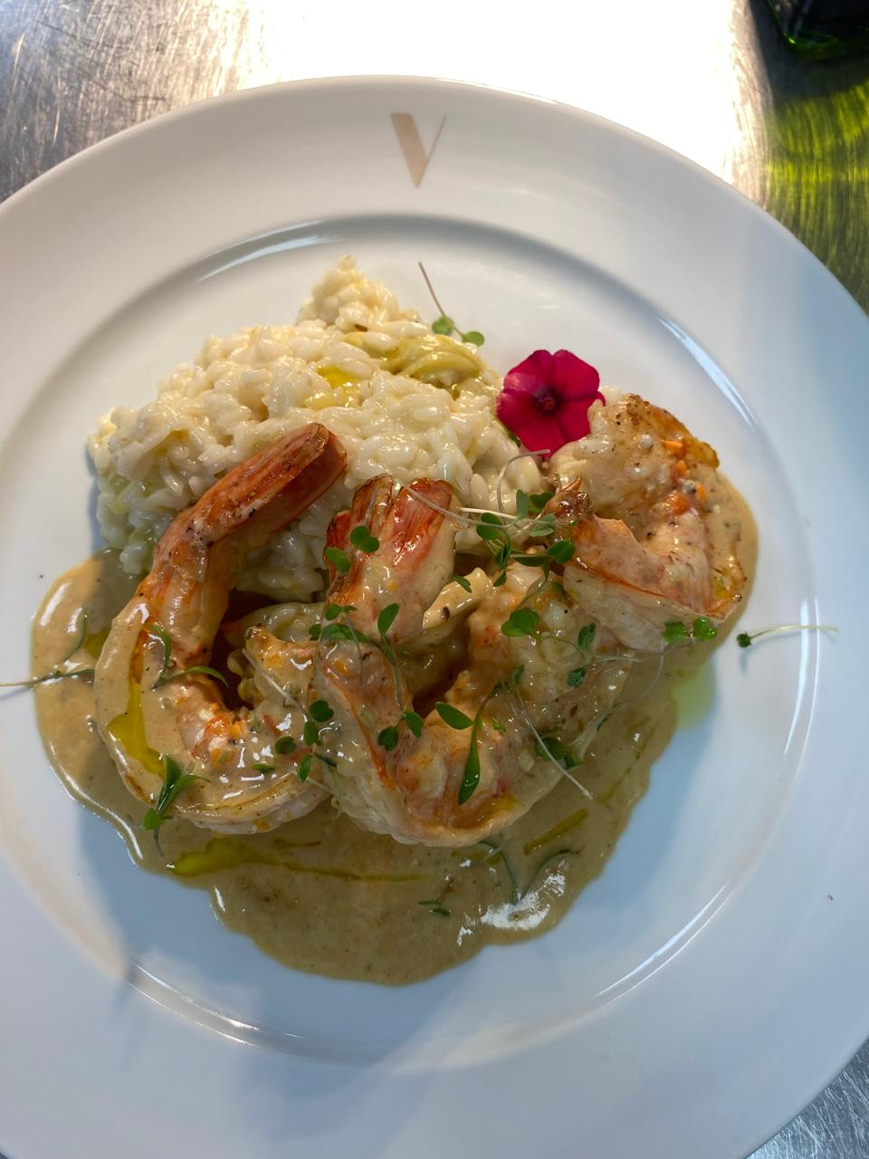 Camarões GGG com risoto de alcachofra e vinho branco 
