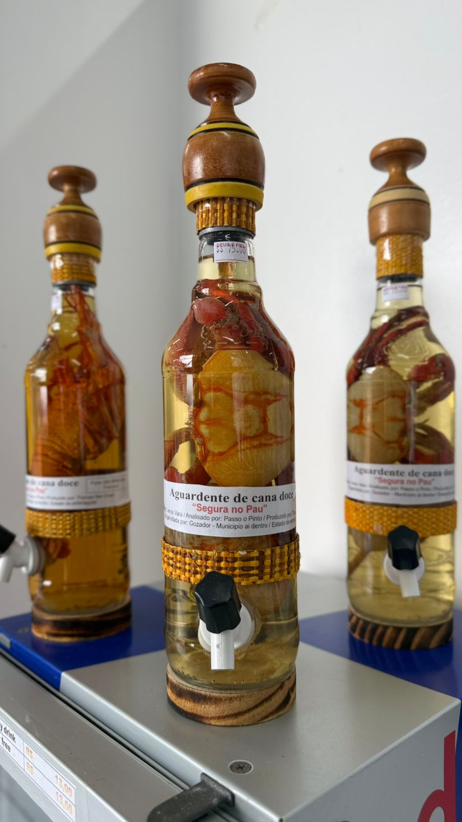 Cachaça com crustáceos (L)