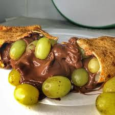 PASTEL CHOCOLATE COM UVA