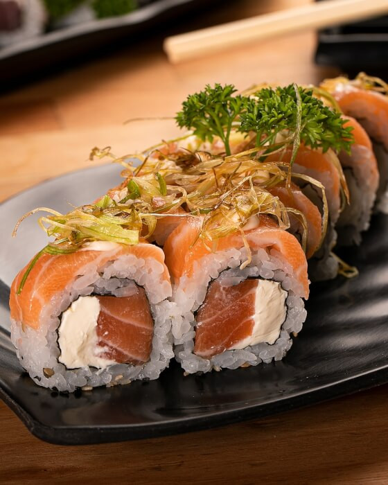 Uramaki Phila Alho Porō (8 Peças)