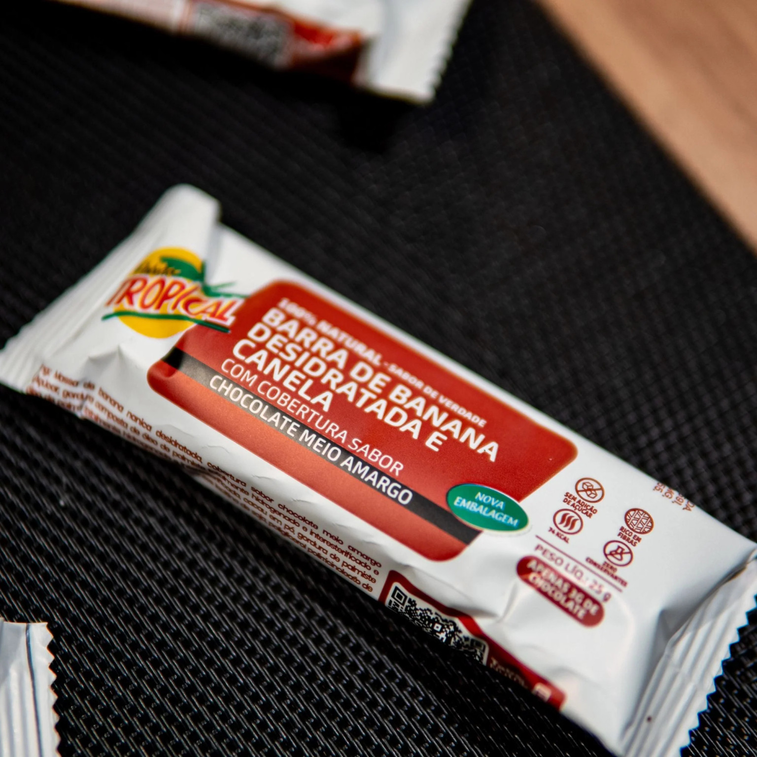 Barra de Banana Desidratada - Canelaom Chocolate Meio Amargo 