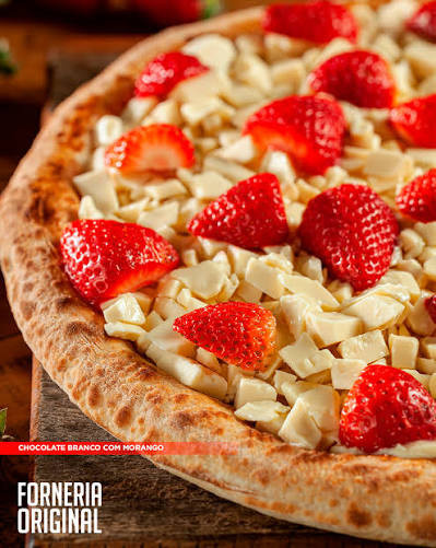 PIZZA CHOCOLATE BRANCO COM MORANGO G