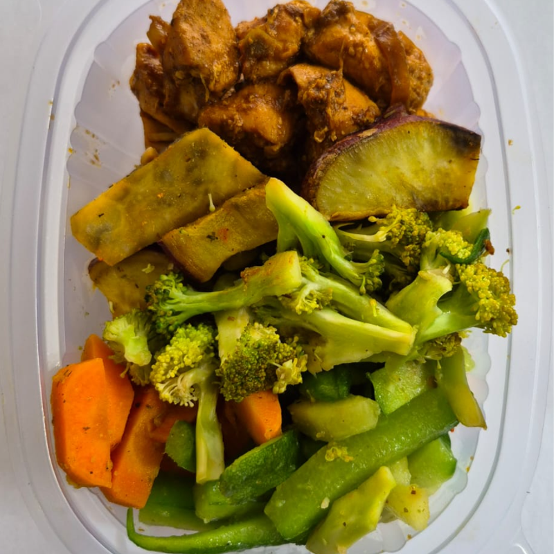 FRANGO EM CUBOS ACEBOLADO LOWCARB 320 GRAMAS Congelado.