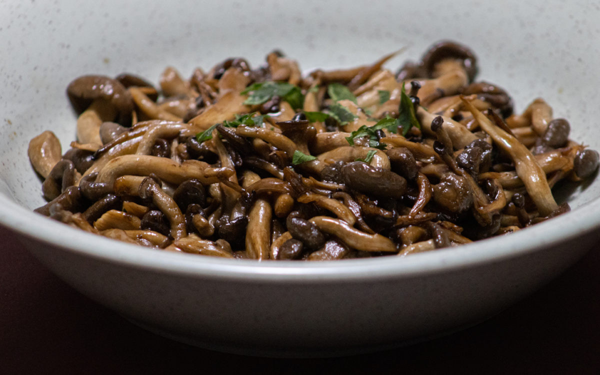 SHIMEJI OU SHITAKE NA MANTEIGA