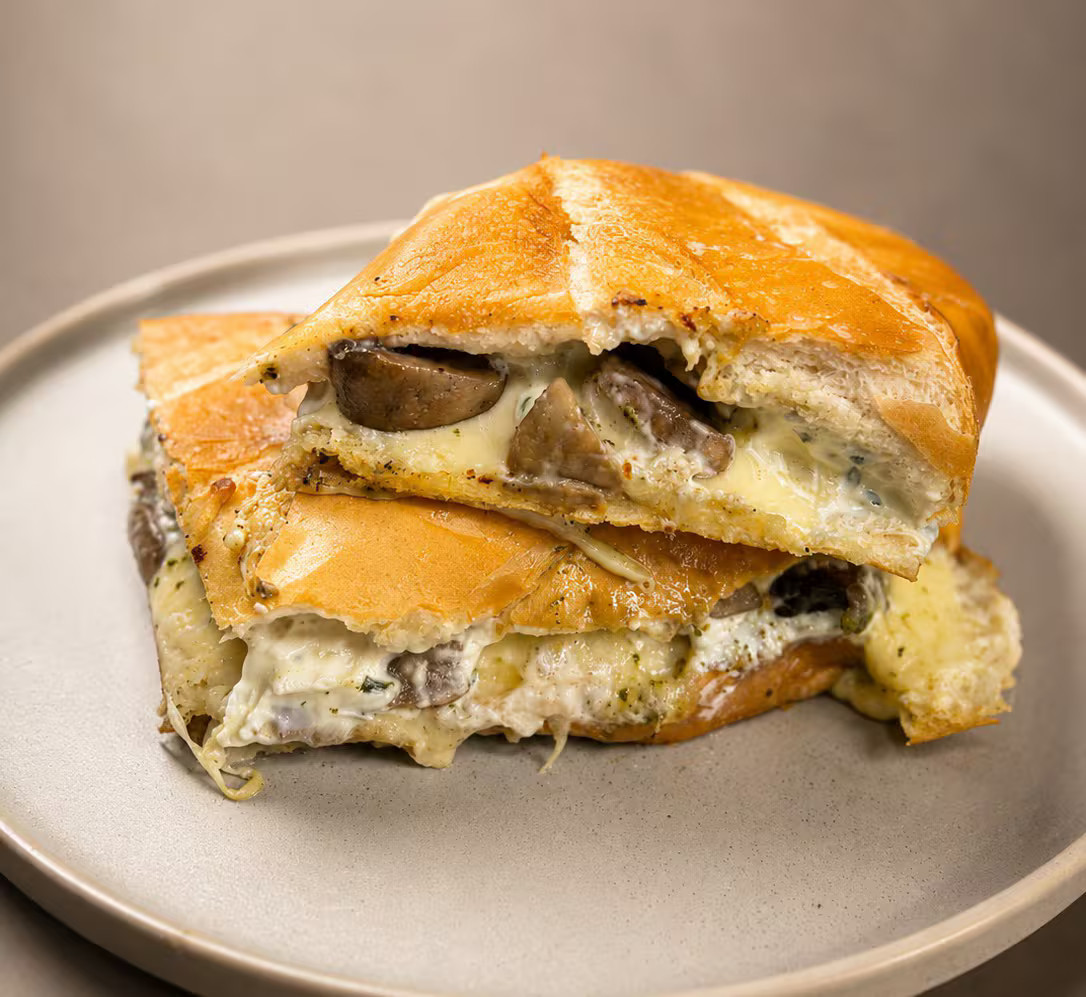 SANDUBA COGUMELO E QUEIJO