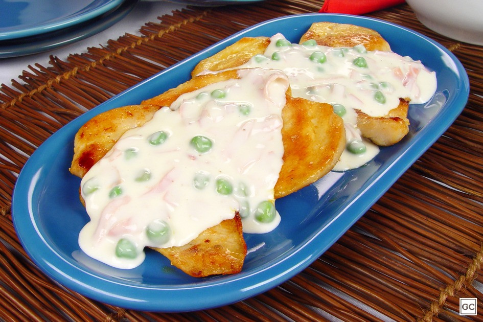 FILÉ DE FRANGO GRELHADO QUATRO QUEIJOS