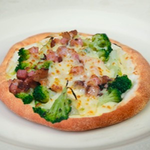 ESFIHA BROCOLIS COM BACON