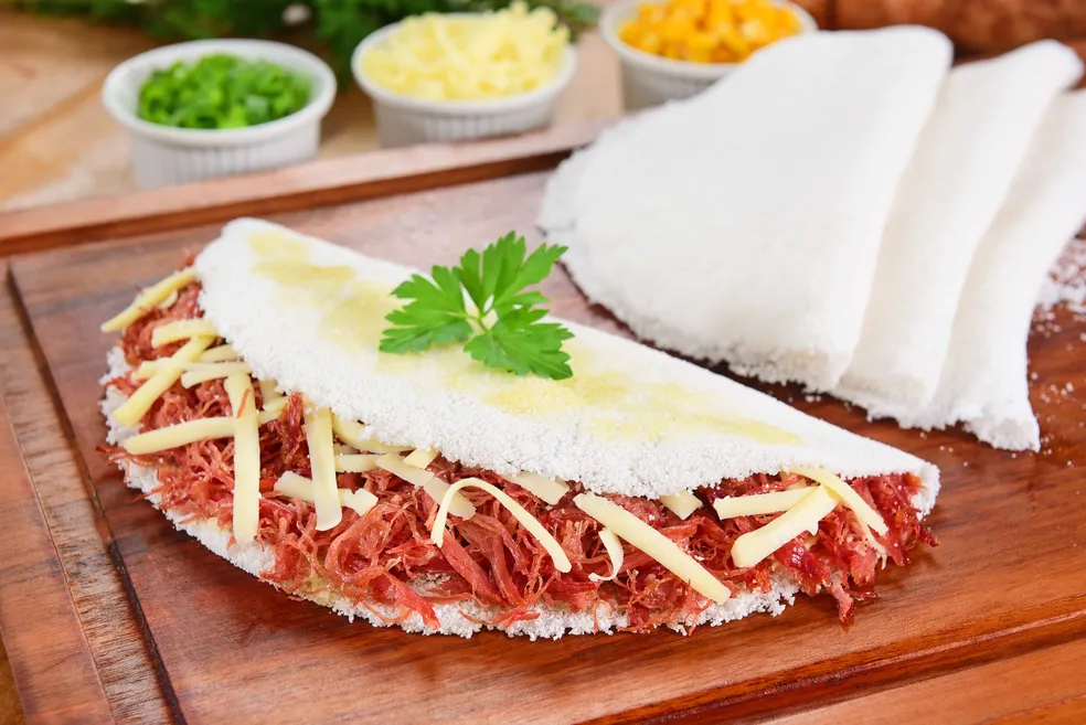 Tapioca de Carne Seca com Toque Especial (Serve 1 Pessoa)