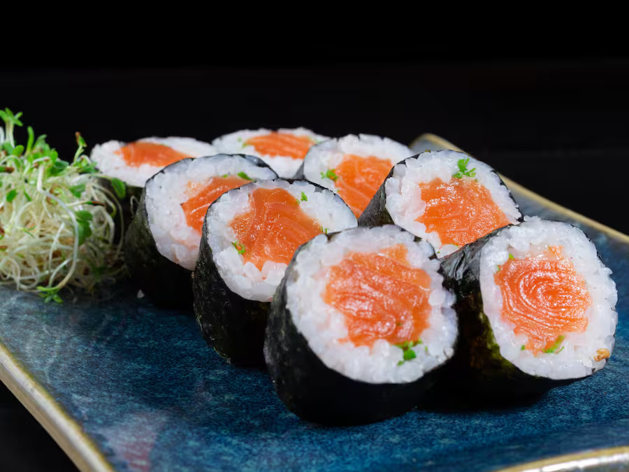 HOSSOMAKI DE SALMÃO (8 PEÇAS)