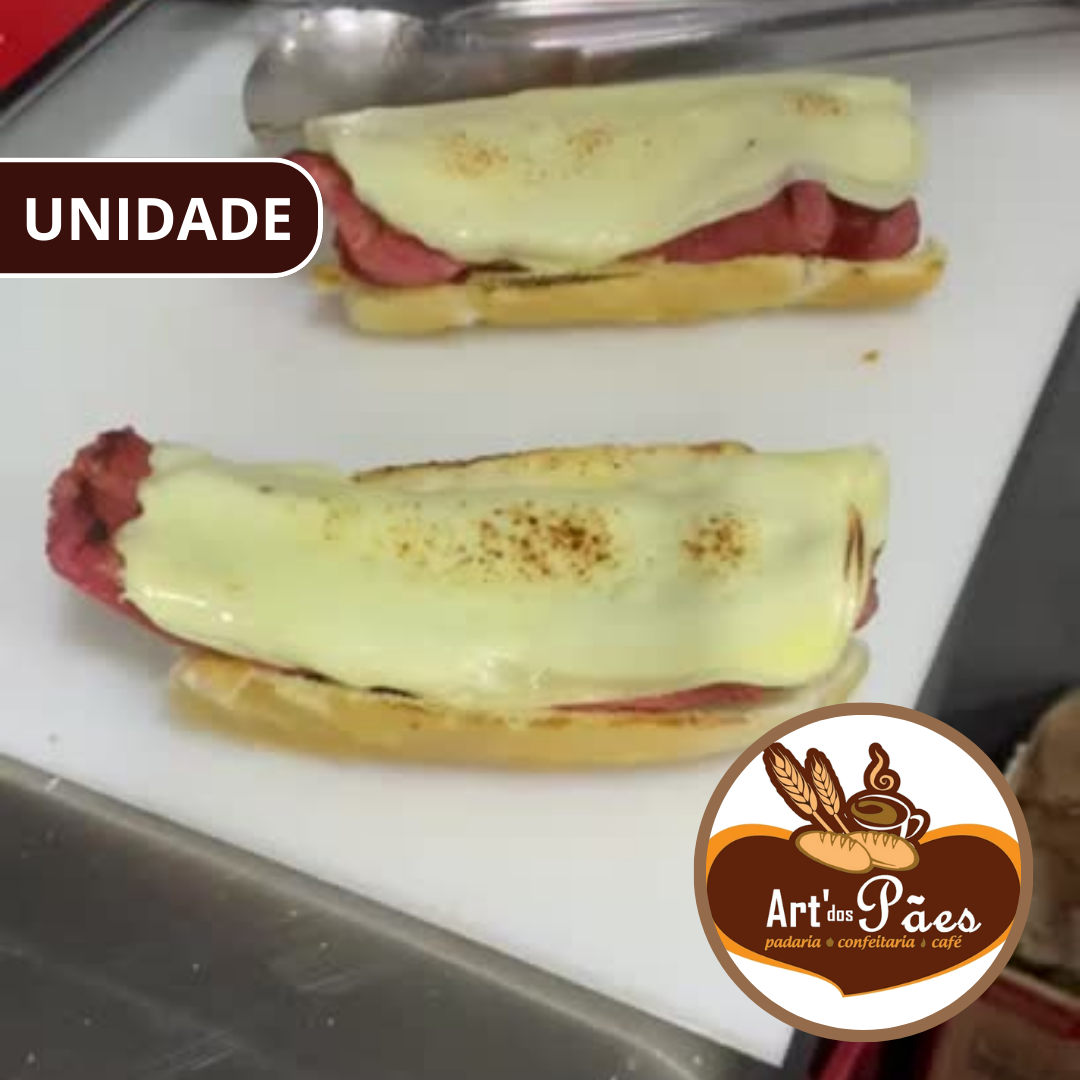PÃO COM LINGUIÇA