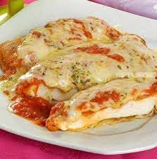 PARMEGIANA DE FRANGO