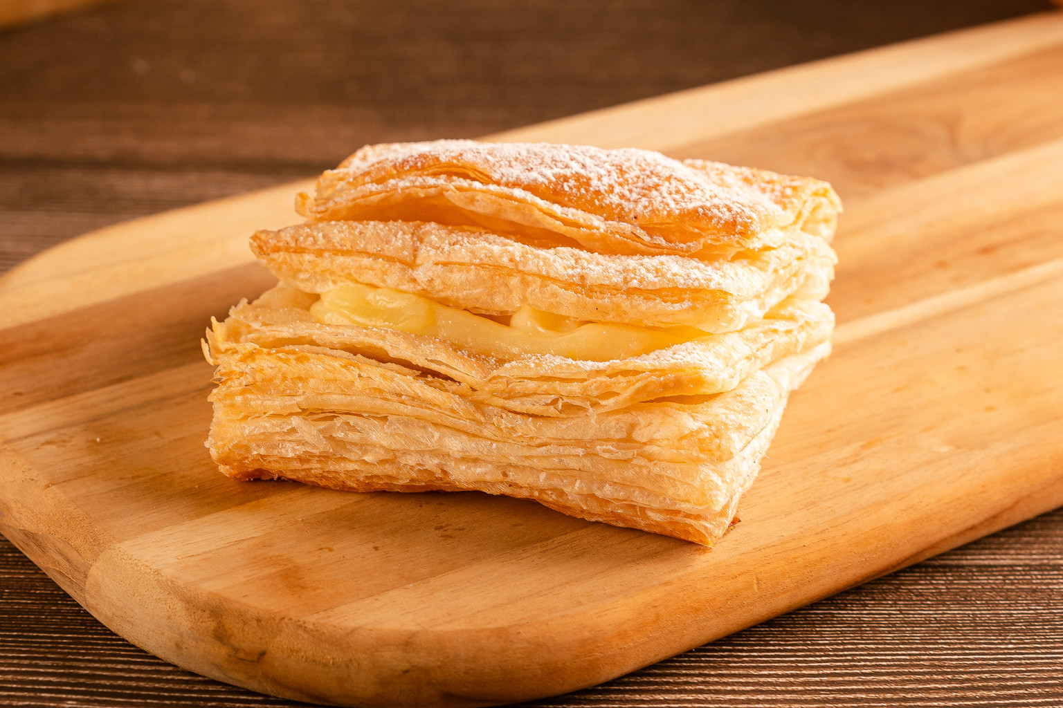 PASTEL FOLHADO COM CREME