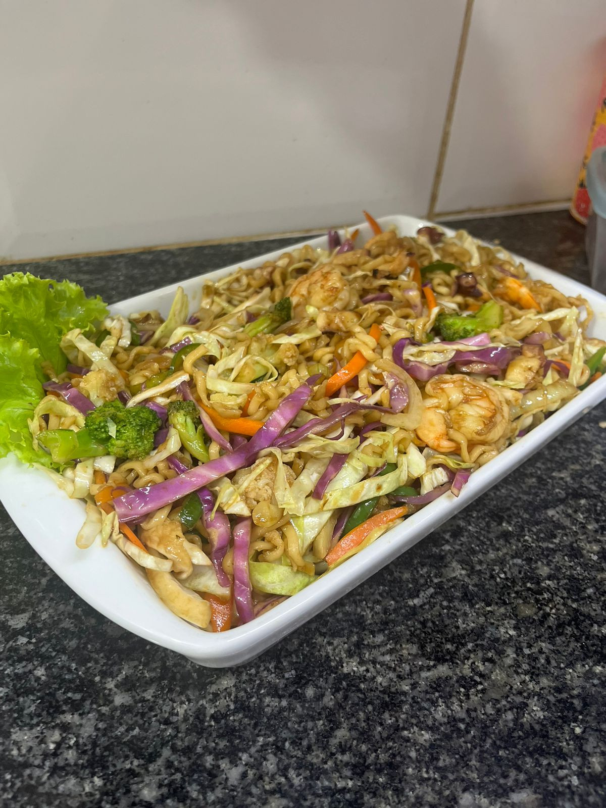 YAKISOBA CARNE E FRANGO FAMILIA