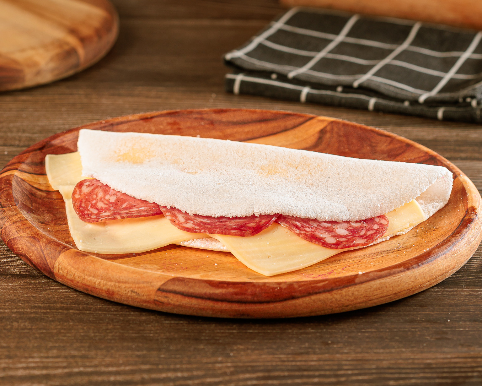 TAPIOCA COM QUEIJO E SALAME
