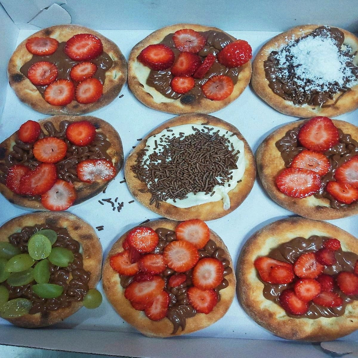 ESFIHA CHOCOLATE E GRANULADO