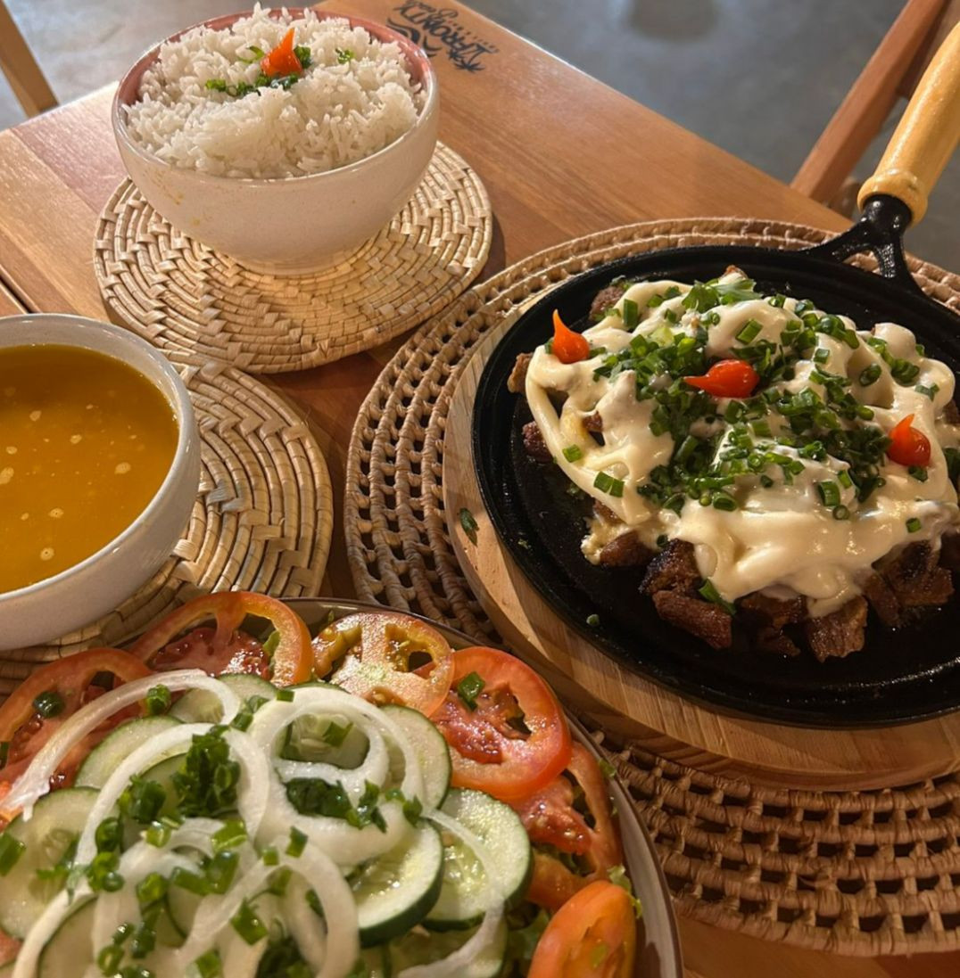 FRALDINHA COM QUEIJO E CATUPIRY ( ACOMPANHA ARROZ, FEIJAO, E SALADA SIMPLES) 3 PESSOAS