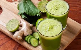 DETOX DE LIMAO, COUVE E GENGIBRE