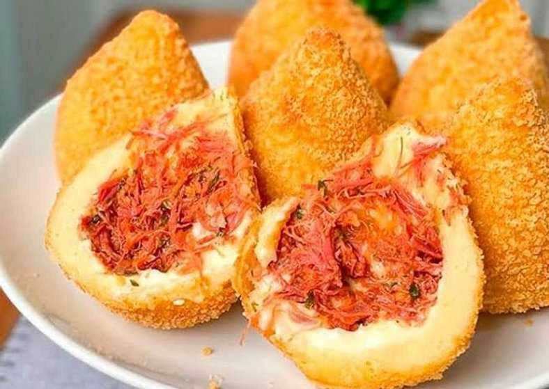COXINHA DE CARNE DE CHARQUE