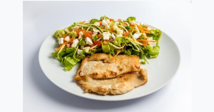 SALADA C/ FILE DE FRANGO GRELHADO