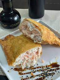 PASTEL DE SUSHI SALMÃO,CAMARÃO E KANI