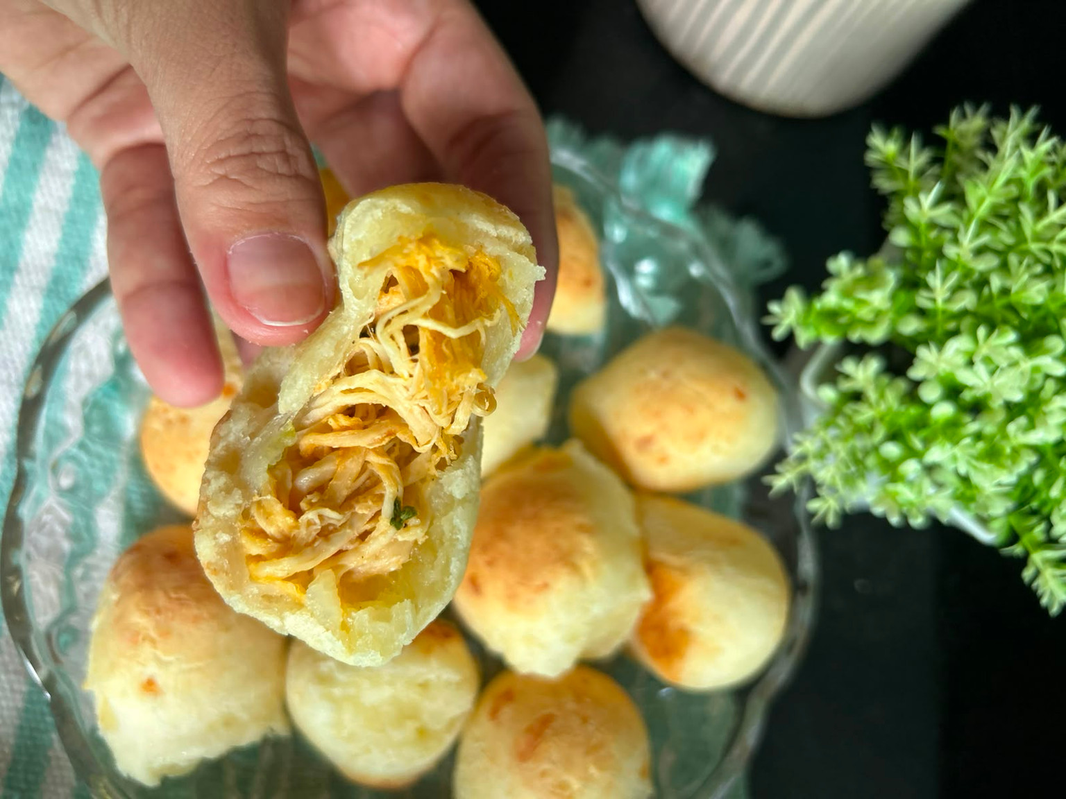 Pao de Queijo Recheado com Frango Desfiado - 500g