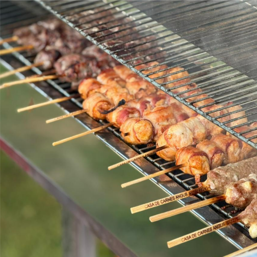 ESPETINHO DE KAFTA COM QUEIJO