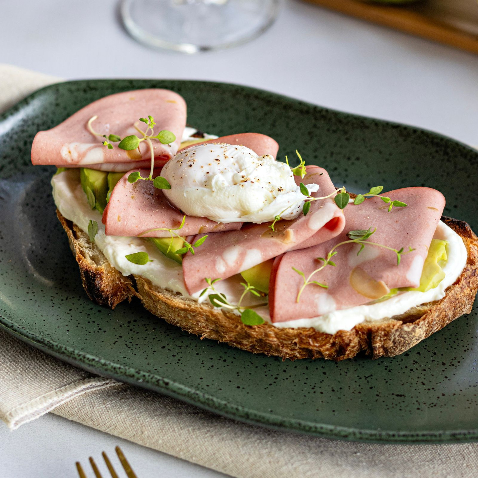 TOAST DE MORTADELA