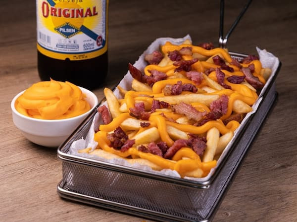 Porção de Fritas, cheddar e bacon