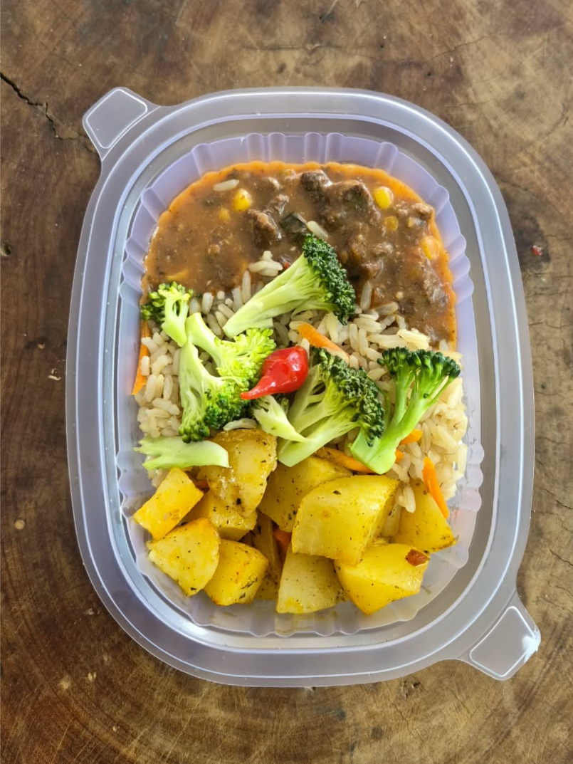 STROGONOF VEGANO C/ ARROZ INTEGRAL 320 GRAMAS Congelado.