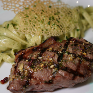 TALHARIM AO PESTO E CHORIZO